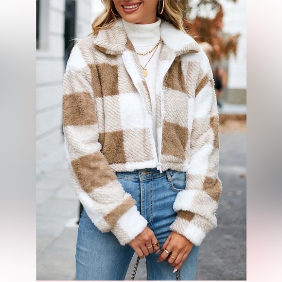 Women’s Drop Shoulder Crop Plush Coat Size M - Picture 2 of 15